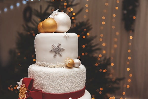 Christmas wedding cake decoration