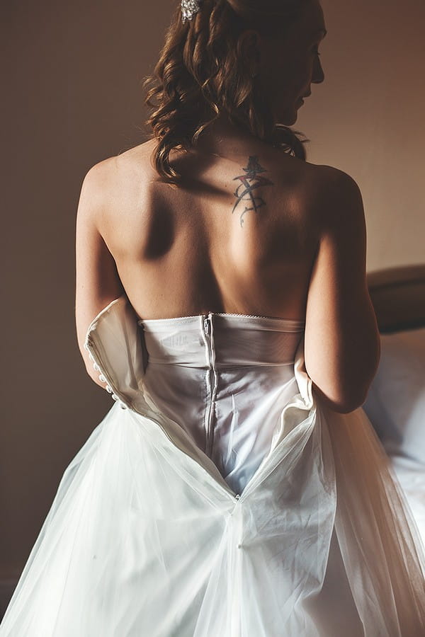 Open back of bride's wedding dress