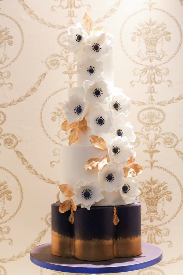 Wedding cake with white anemones