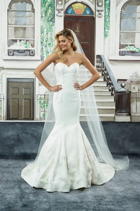 8945 Wedding Dress from the Justin Alexander Spring/Summer 2018 Bridal Collection