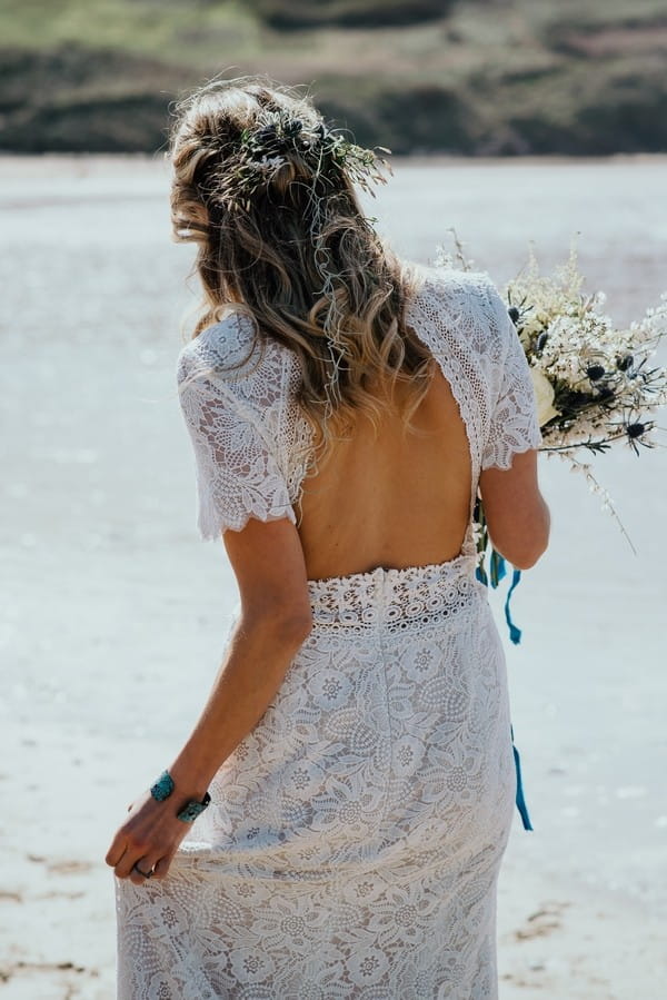 Open back of bride's wedding dress