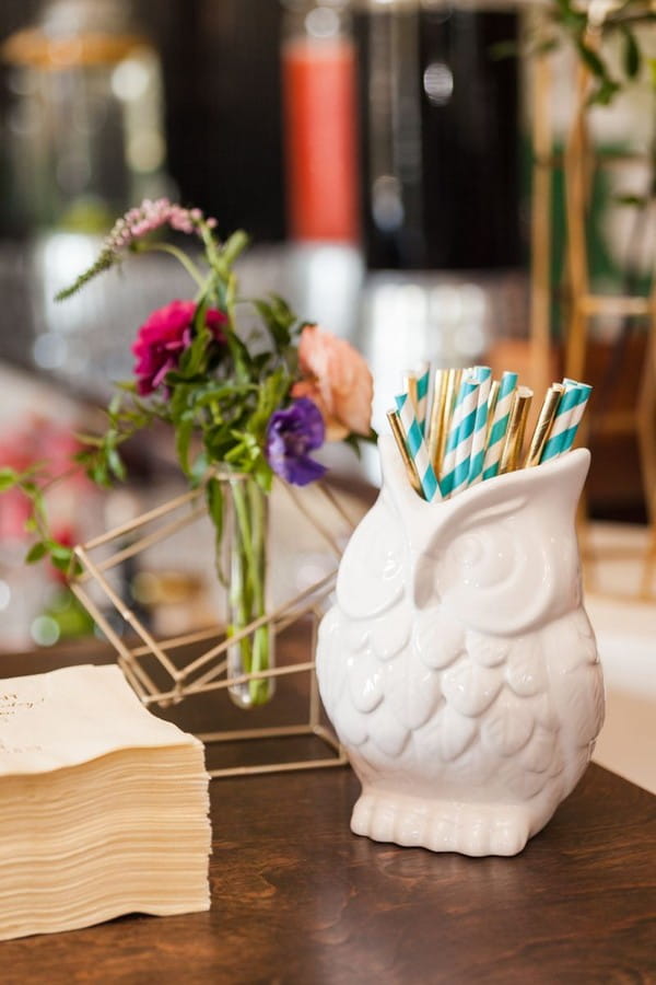 Owl vase of straws