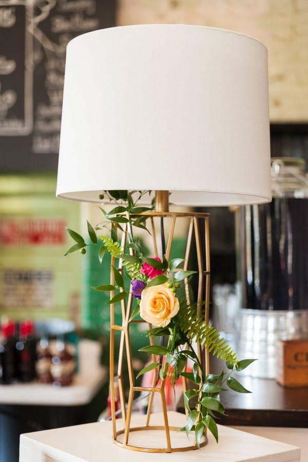 Geometric table lamp with flowers
