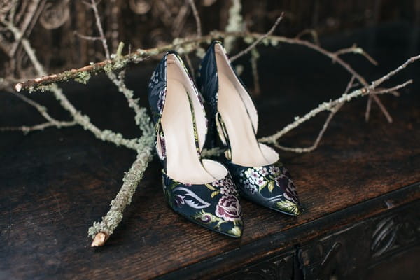 Dark blue bridal shoes with gold detail