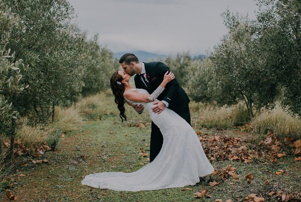 Bride and groom kissing at Vondeling vineyard
