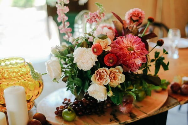 Floral wedding table arrangement