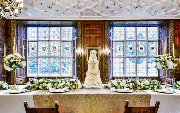 Long wedding table with prediction of the royal wedding cake