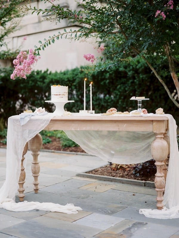 Wedding cake table