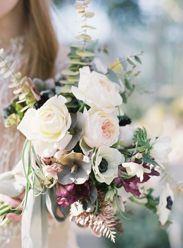 Romantic wedding bouquet flowers