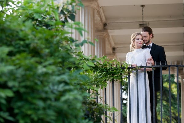 Bride and groom outside Clissold House
