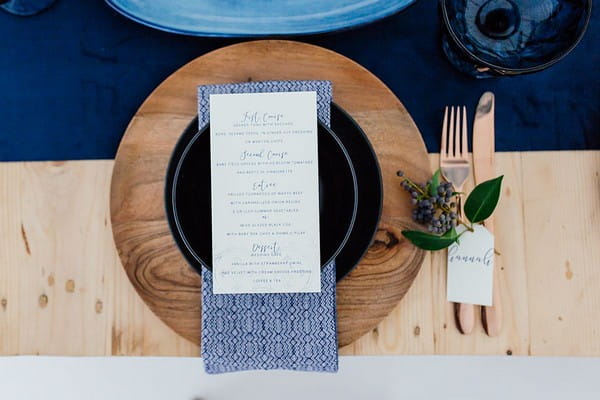 Wedding place setting with blue and black details