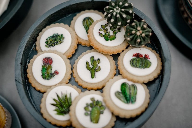 Cactus iced biscuits