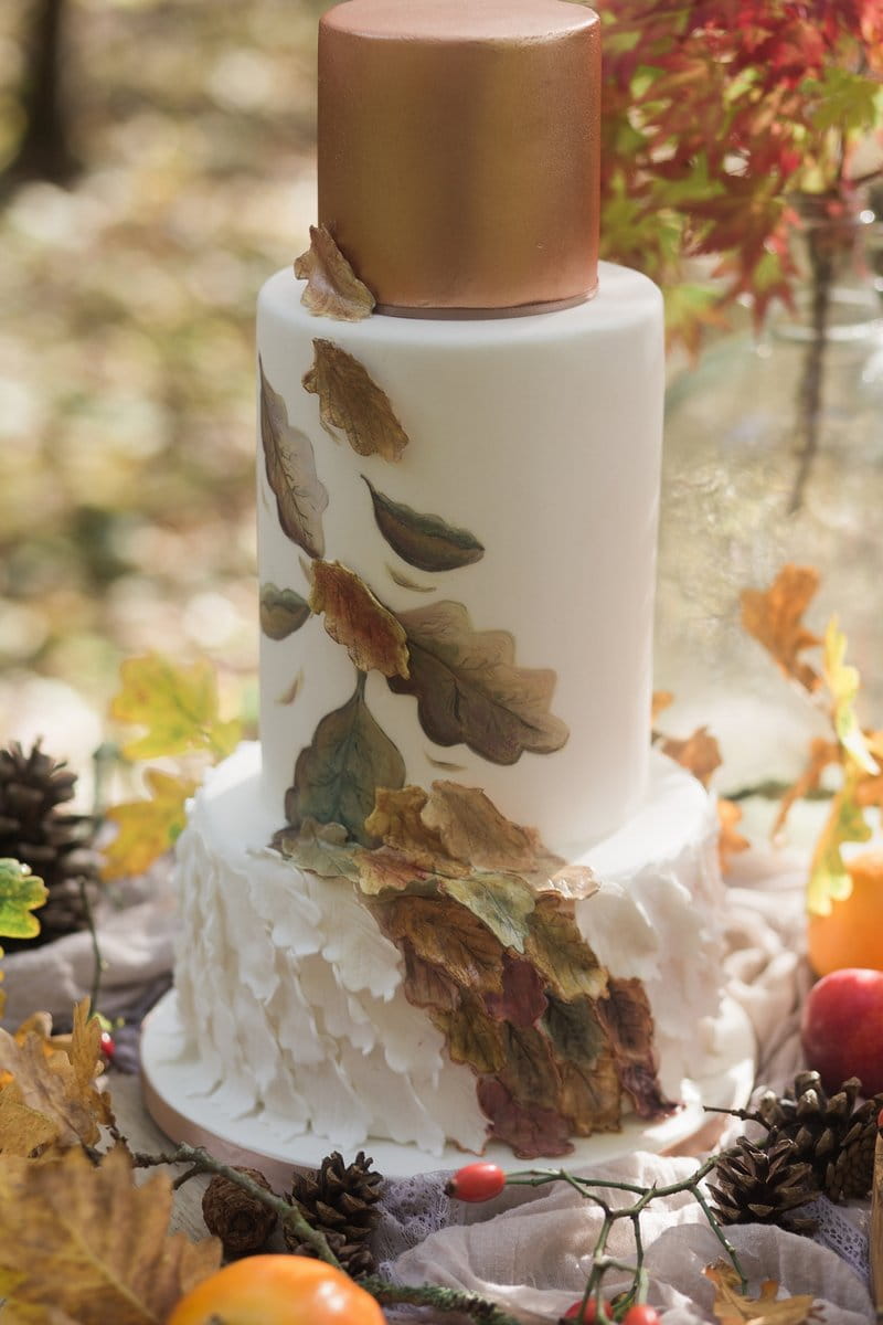 Autumn wedding cake with leaf design