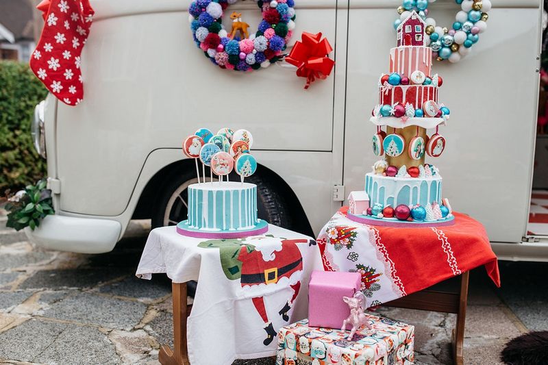 Christmas drip wedding cake and lollipops