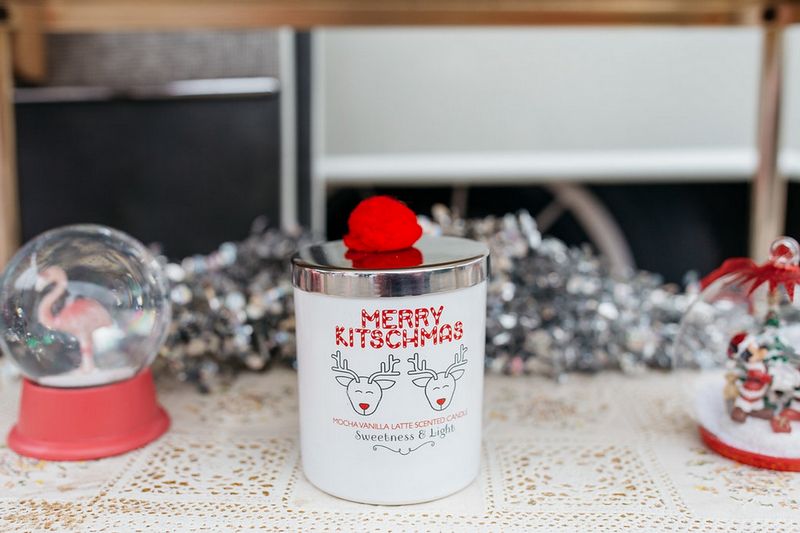 Merry kitschmas candle