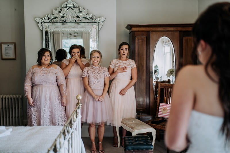 Bridesmaids reactions after seeing bride in dress for first time - Picture by Kazooieloki