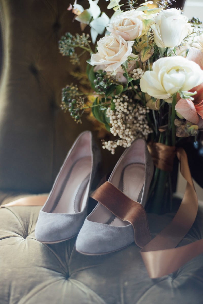 Grey wedding shoes and winter bouquet
