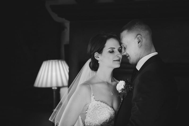 Intimate moment between bride and groom - Picture by IG Time Photography