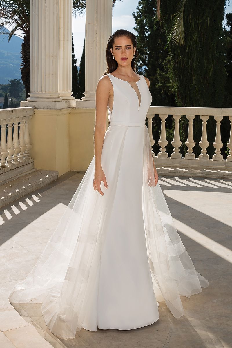 Style 88094 Wedding Dress with Detachable Train from the Justin Alexander Fall/Winter 2019 Bridal Collection