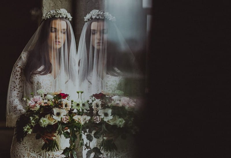 Bride leaning against window showing her reflection - Picture by Loke Roos