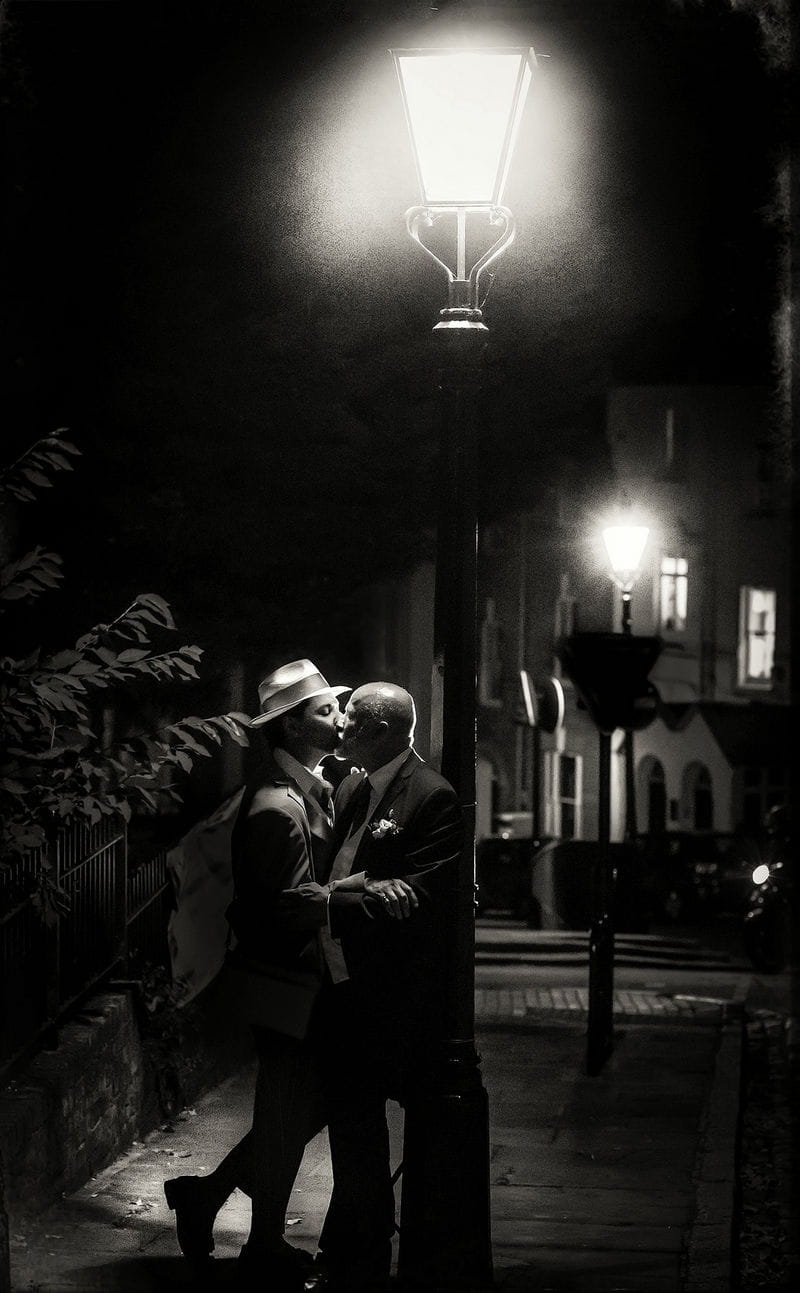 Couple kissing under street light - Picture by Jason Williams Photography
