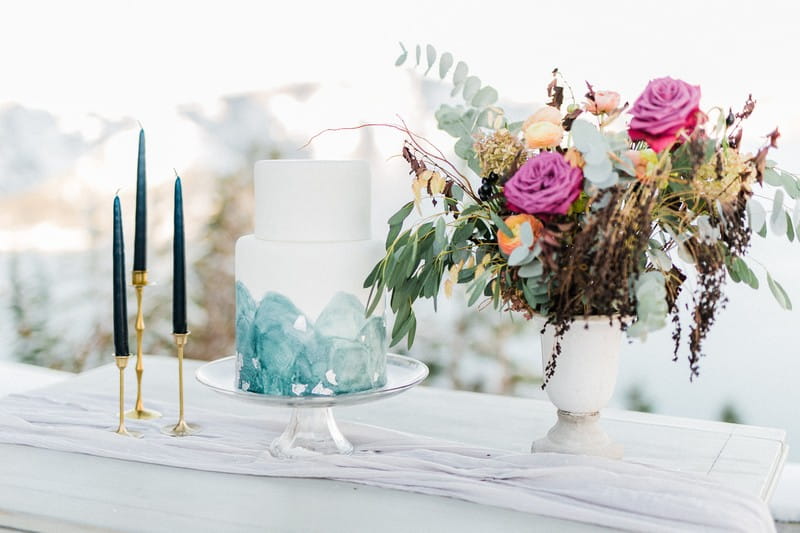 Winter wedding cake and flowers